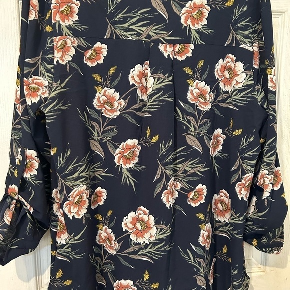 Lynn Ryan Navy Floral Hi Lo Top - Picture 7 of 12